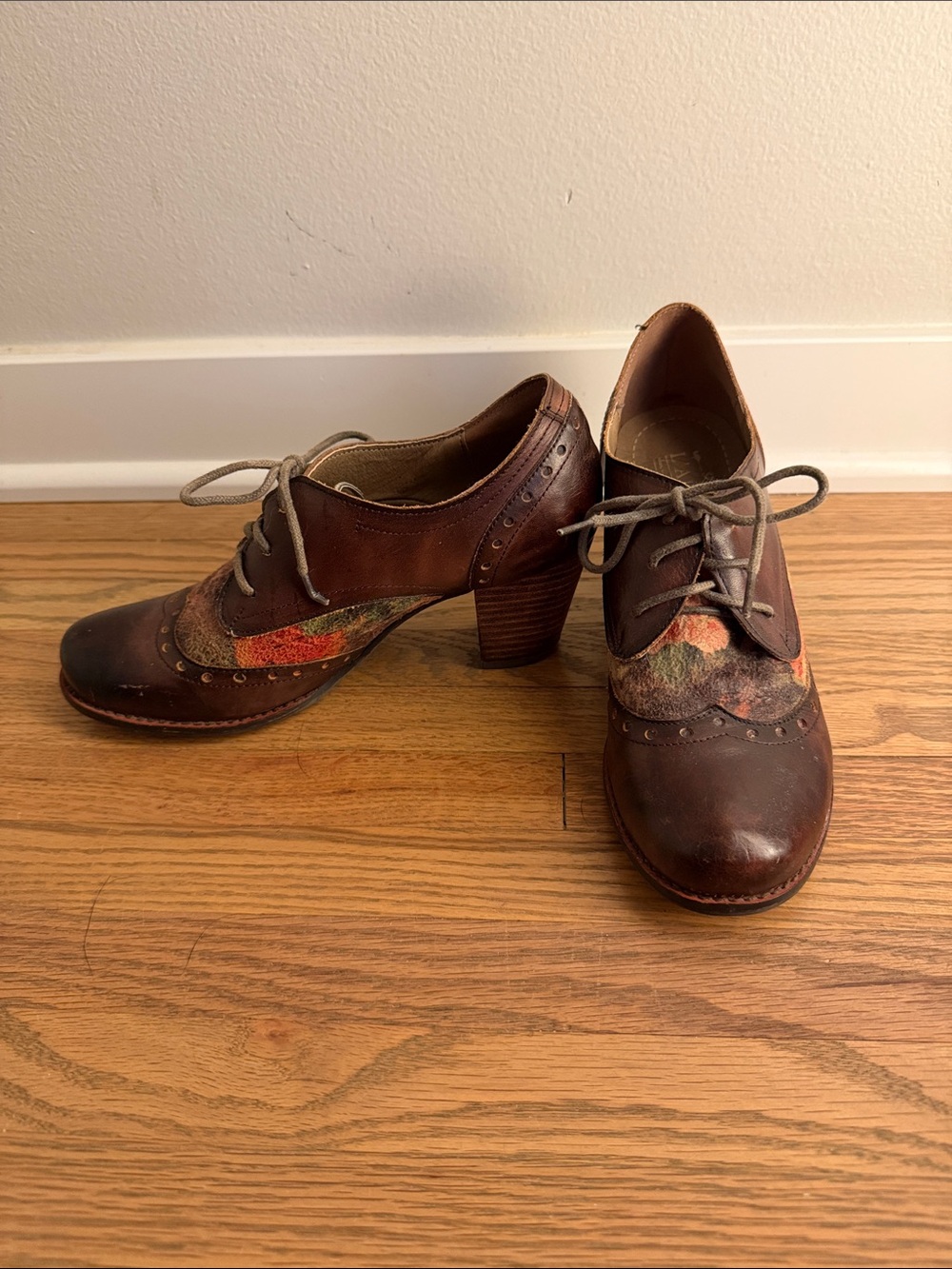 L’Artiste by Spring Step Brown Leather Heeled Oxfords w/ Multicolor Wool Insets